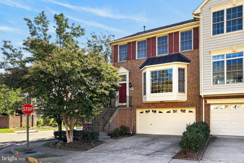 6251 Harbin Dr, Alexandria, VA 22310