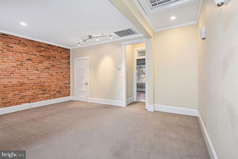 2610 Cathedral Ave NW #3, Washington, DC 20008