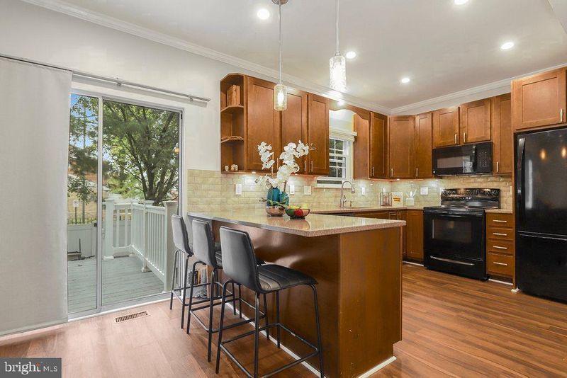 6918 Flag Harbor Dr, District Heights, MD 20747