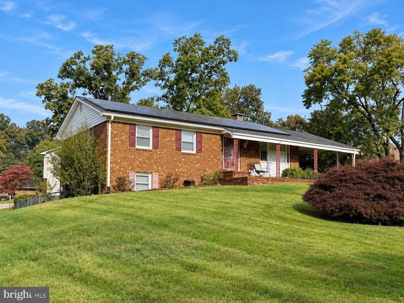 9815 Jacqueline Dr, Fort Washington, MD 20744