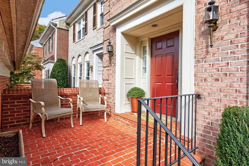 5908 Maplewood Park Pl, Bethesda, MD 20814
