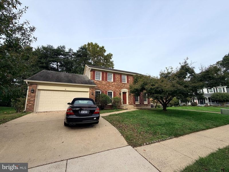 2606 Thomas Young Ln, Herndon, VA 20171
