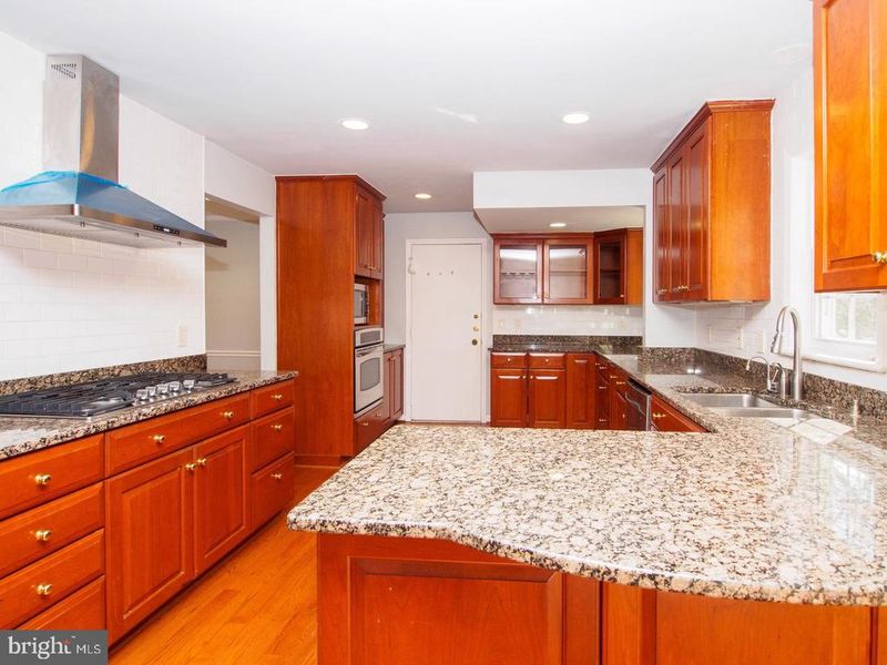 1509 Snughill Ct, Vienna, VA 22182