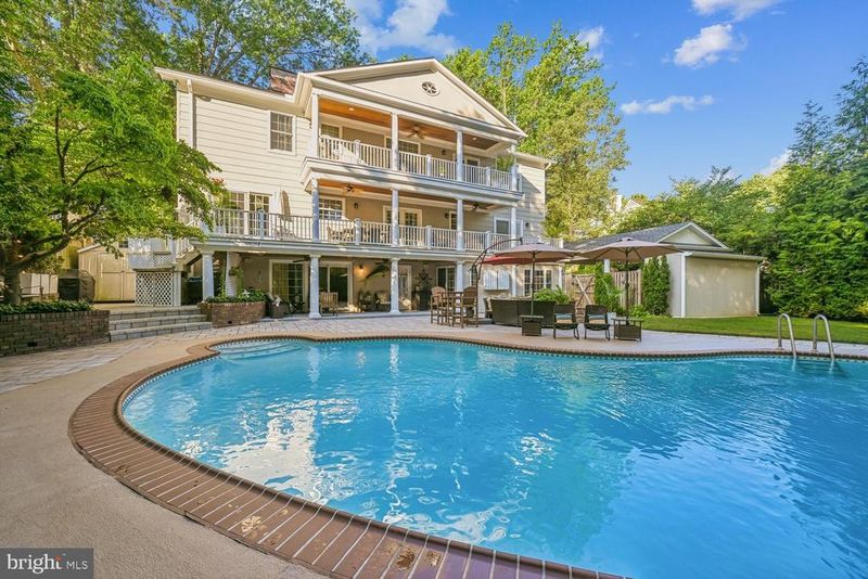 1010 Emerald Dr, Alexandria, VA 22308