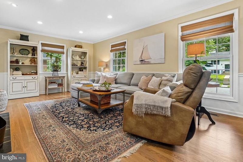 1010 Emerald Dr, Alexandria, VA 22308