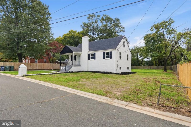 4201 Skyline Dr, Suitland, MD 20746