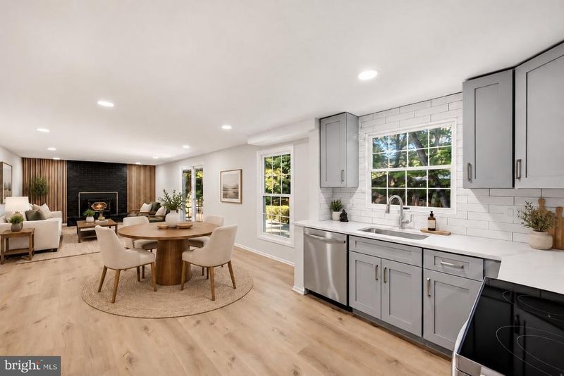 15923 Dolphin Dr, Montclair, VA 22025
