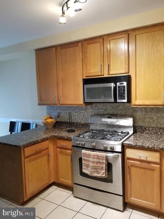 1587 Leeds Castle Dr #102, Vienna, VA 22182
