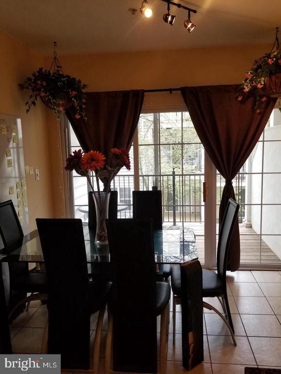 1587 Leeds Castle Dr #102, Vienna, VA 22182
