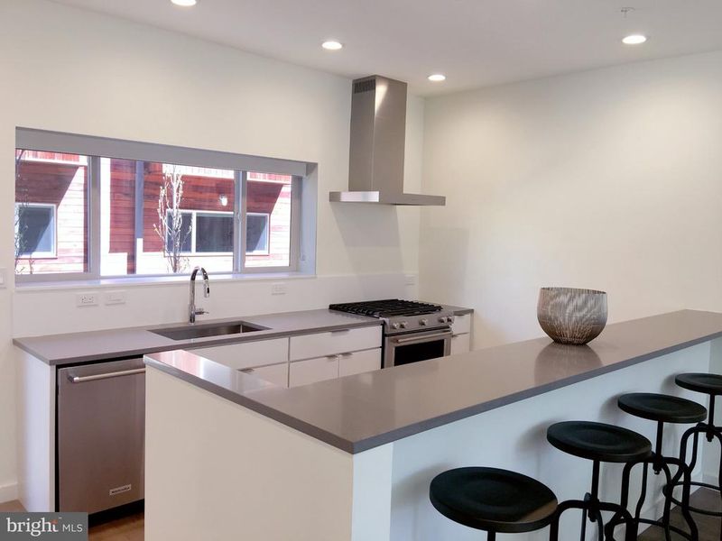 448 Ridge St NW, Washington, DC 20001