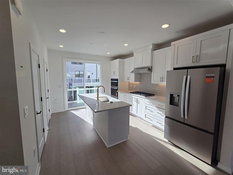 25039 Deselby Sq, Chantilly, VA 20152