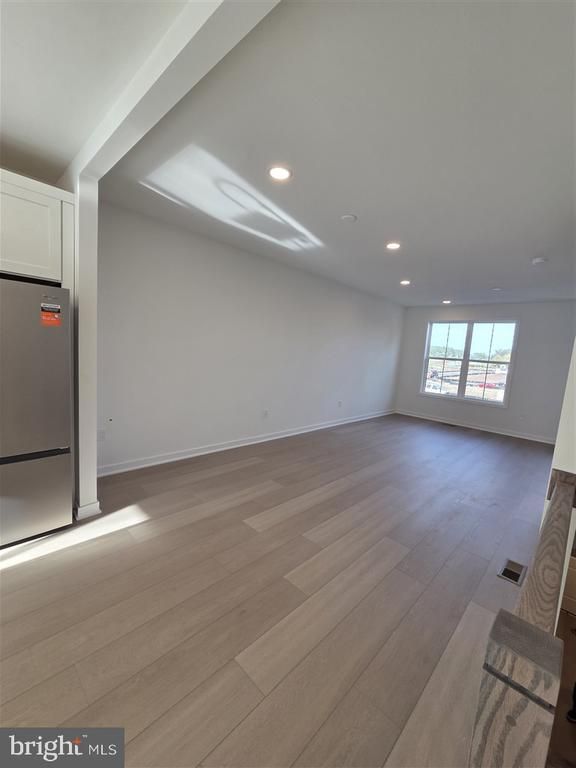 25039 Deselby Sq, Chantilly, VA 20152