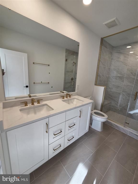 25039 Deselby Sq, Chantilly, VA 20152