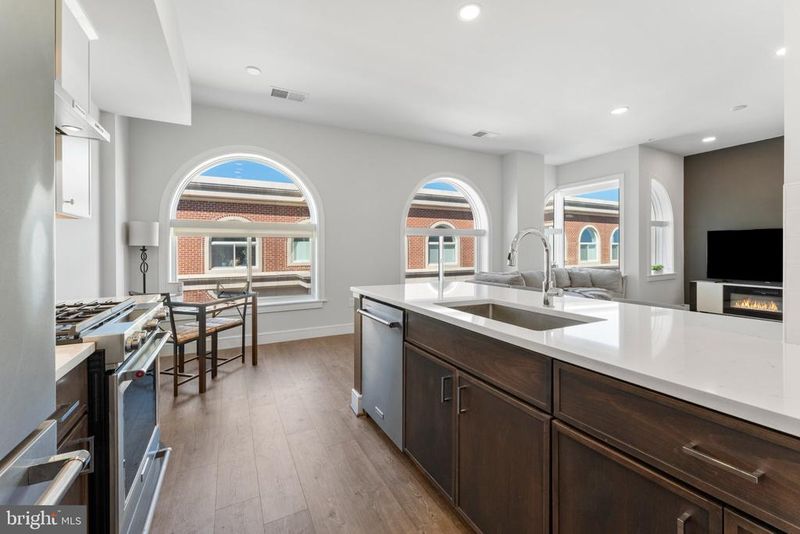 635 Slaters Ln #405, Alexandria, VA 22314