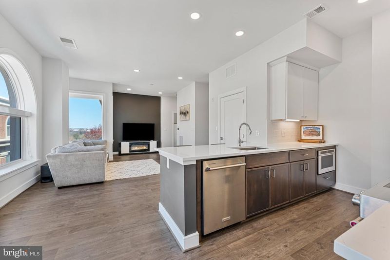 635 Slaters Ln #405, Alexandria, VA 22314