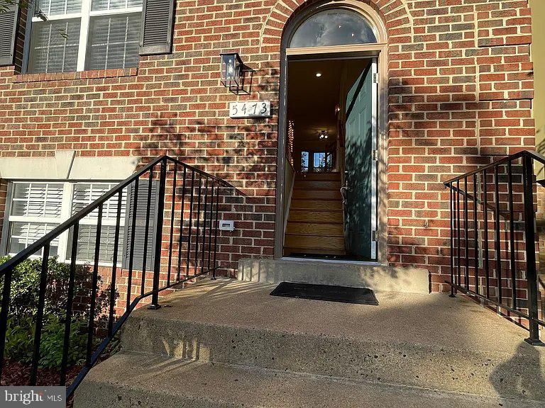 5473 Middlebourne Ln, Centreville, VA 20120