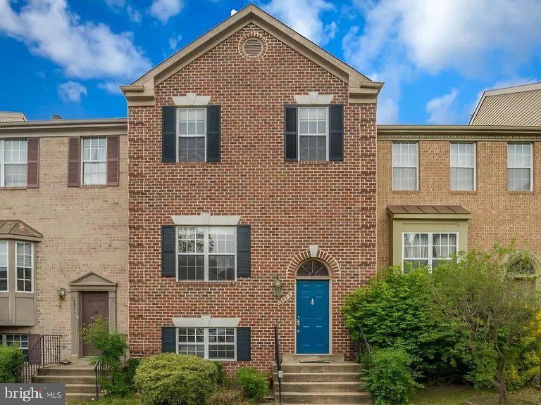 5473 Middlebourne Ln, Centreville, VA 20120