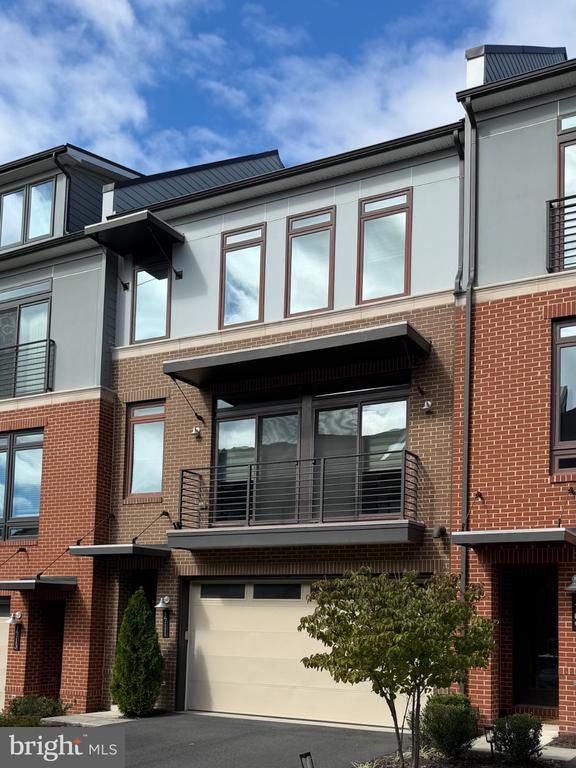 1711 Gray Shale Ter SE, Leesburg, VA 20175