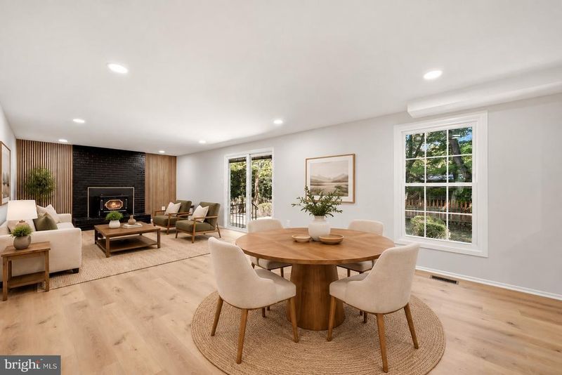15923 Dolphin Dr, Montclair, VA 22025