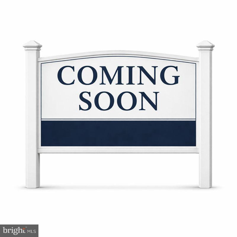 5658 Lierman Cir, Centreville, VA 20120