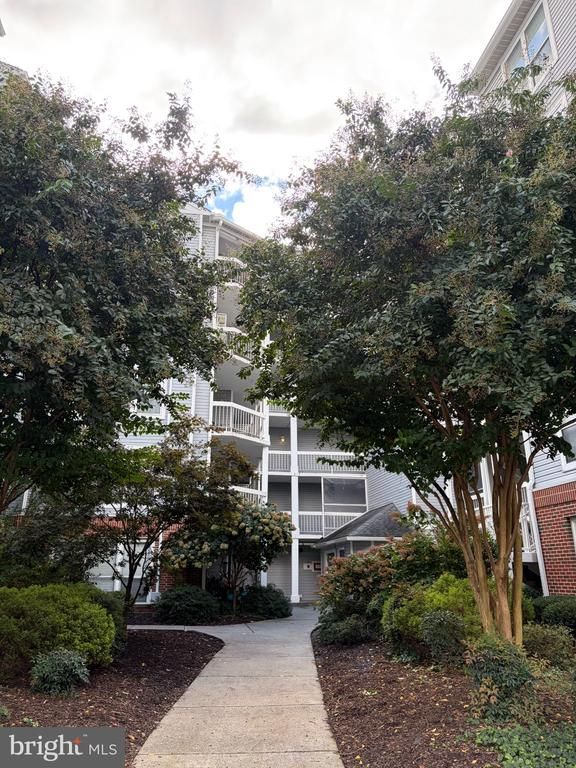 3178 Summit Square Dr #3-A8, Oakton, VA 22124