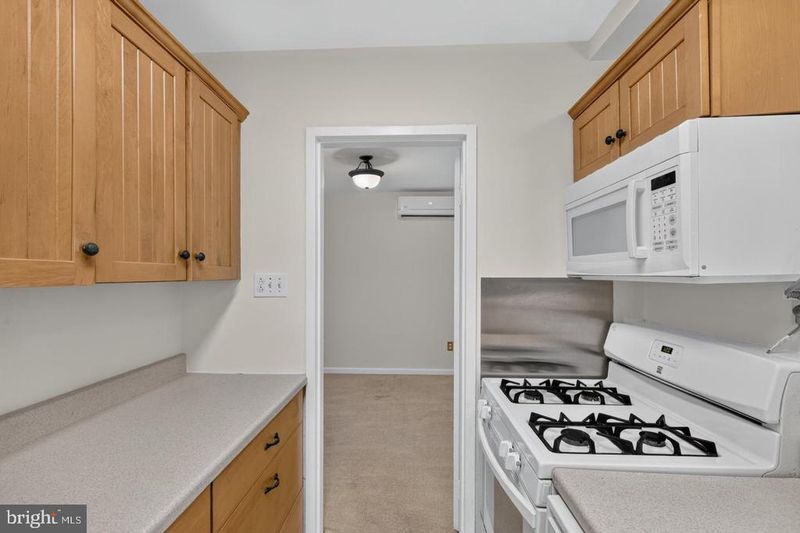10406 Montrose Ave #101, Bethesda, MD 20814