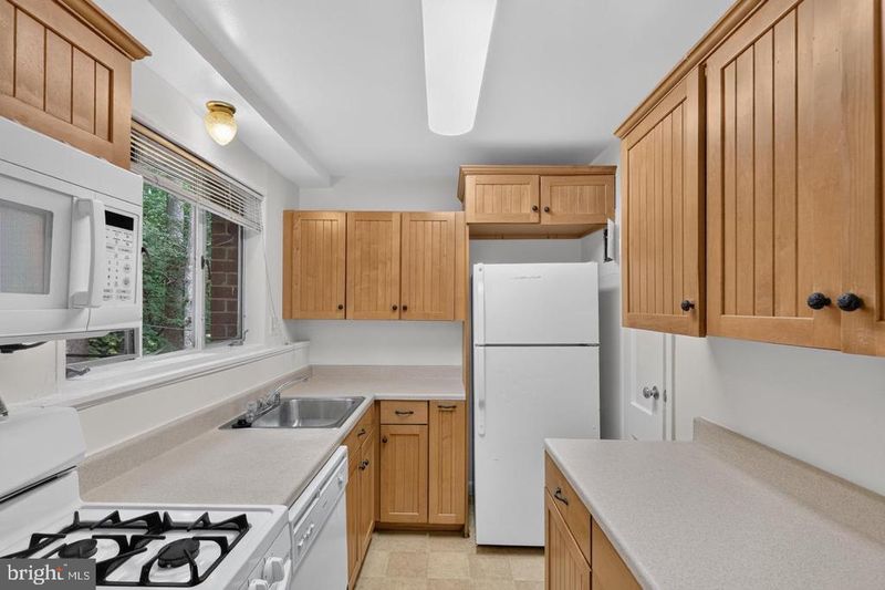 10406 Montrose Ave #101, Bethesda, MD 20814