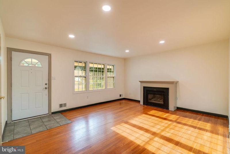 6502 Carriage Dr, Alexandria, VA 22310
