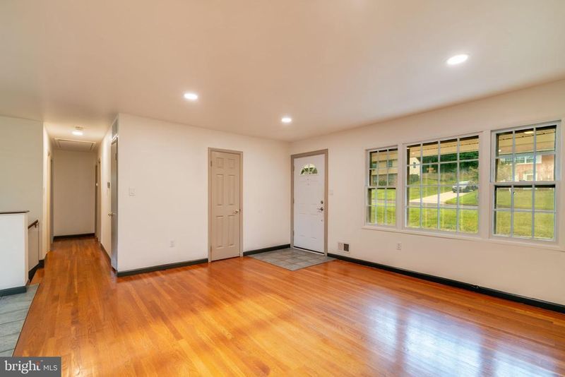 6502 Carriage Dr, Alexandria, VA 22310