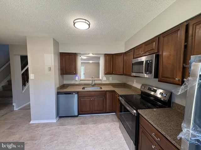7 Liberty Heights Ct, Germantown, MD 20874