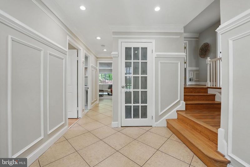8121 Briar Creek Dr, Annandale, VA 22003