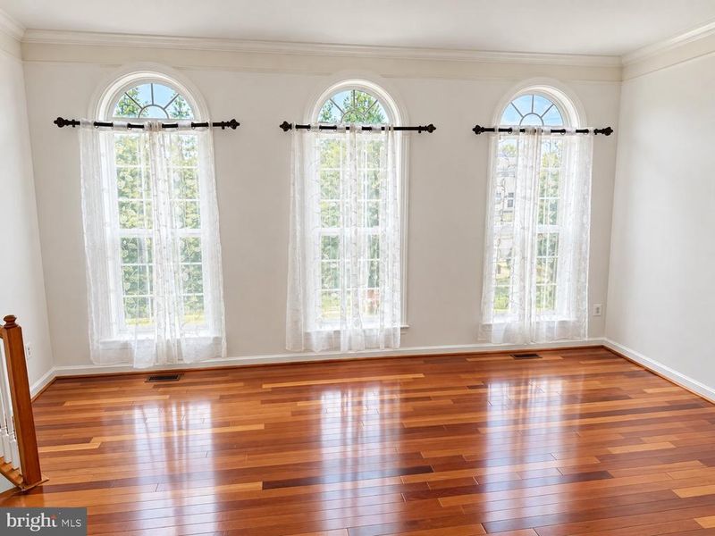 2833 Grace Forest Pl, Vienna, VA 22180