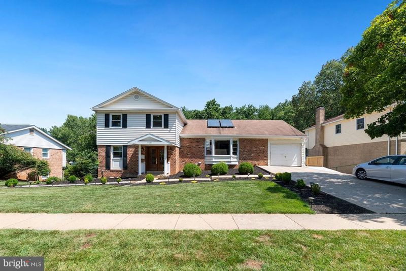 8121 Briar Creek Dr, Annandale, VA 22003