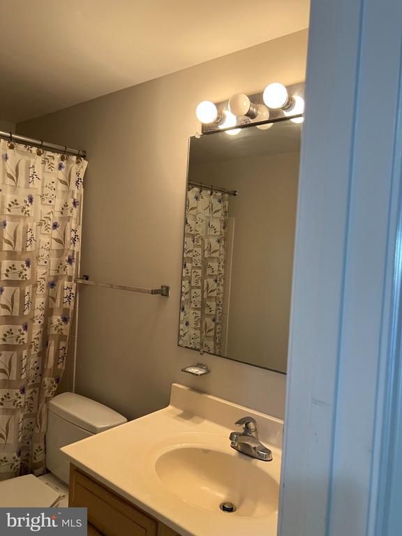 2740 Winston Ct, Woodbridge, VA 22191