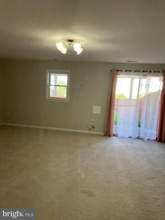 2740 Winston Ct, Woodbridge, VA 22191