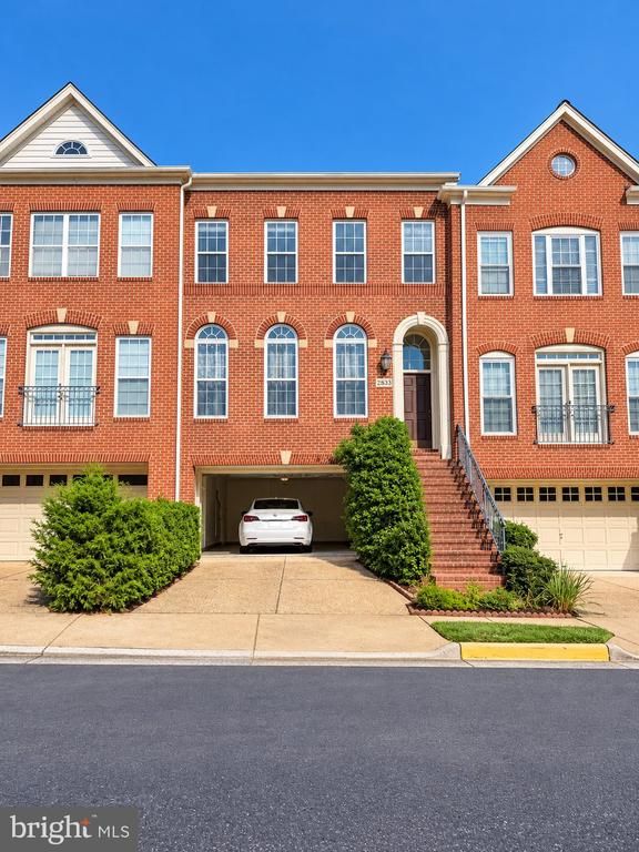 2833 Grace Forest Pl, Vienna, VA 22180