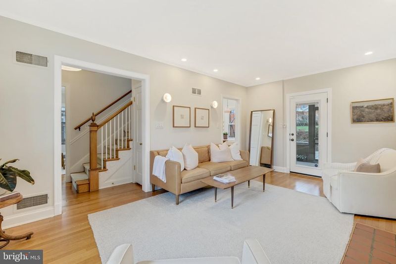 5464 30th Pl NW, Washington, DC 20015