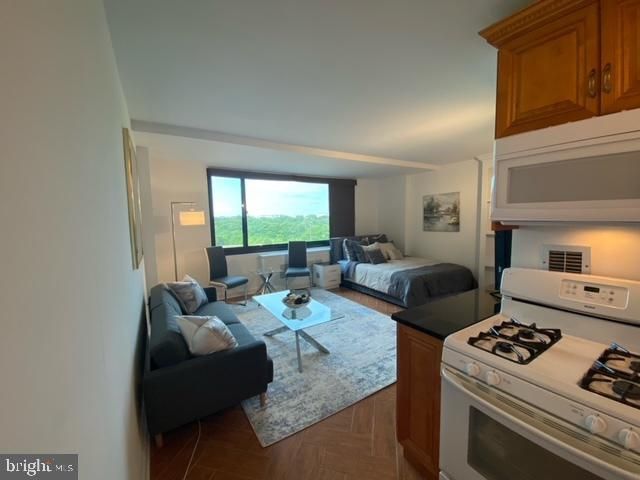 1011 Arlington Blvd #528, Arlington, VA 22209