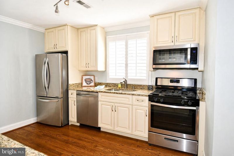 2908 Hickory St, Alexandria, VA 22305