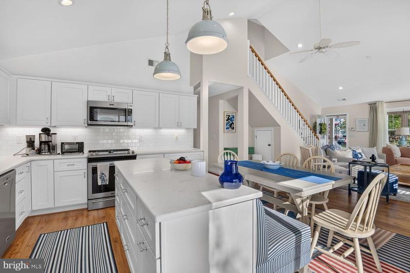 4922 Hine Dr, Shady Side, MD 20764