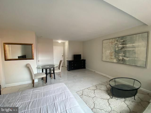 1011 Arlington Blvd #812, Arlington, VA 22209