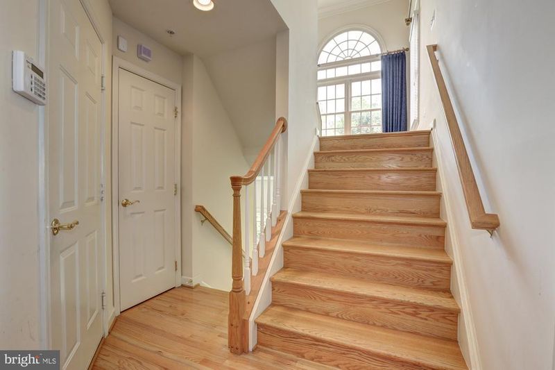 311 Oak Knoll Ter, Rockville, MD 20850