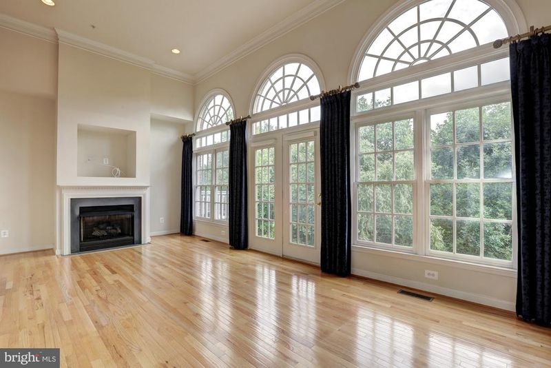 311 Oak Knoll Ter, Rockville, MD 20850