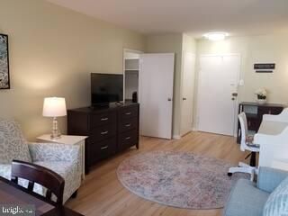 1121 Arlington Blvd #423, Arlington, VA 22209