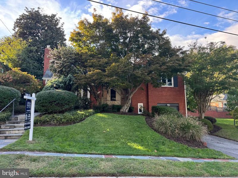 5742 26th St NW, Washington, DC 20015