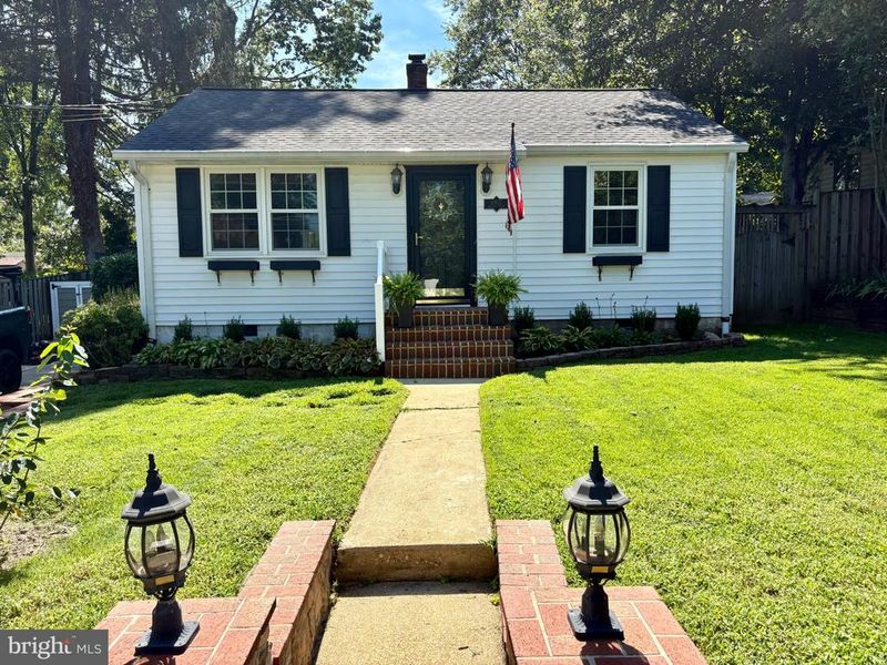 10927 Milburn St, Fairfax, VA 22030