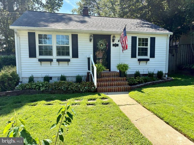 10927 Milburn St, Fairfax, VA 22030