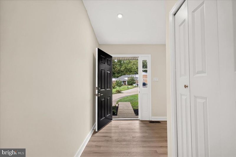 6661 Newchandler Ct, Burke, VA 22015