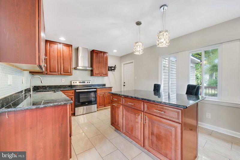2703 Gaither St, Temple Hills, MD 20748