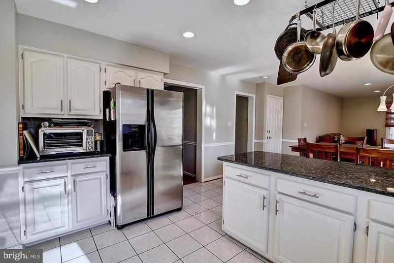 894 Broad Oaks Dr, Herndon, VA 20170